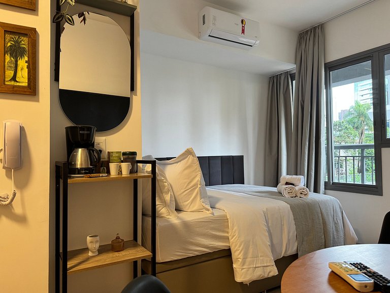 Charming, Brand-New Studio Near the Subway