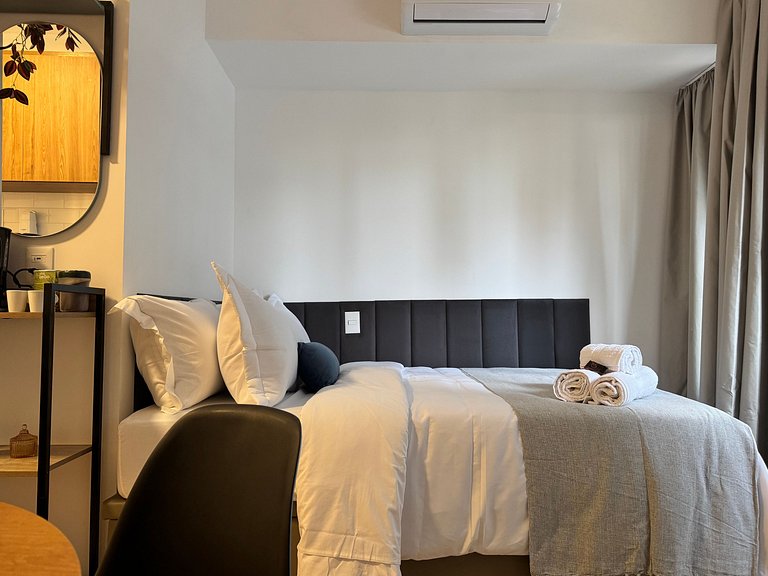Charming, Brand-New Studio Near the Subway
