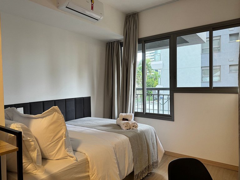 Charming, Brand-New Studio Near the Subway