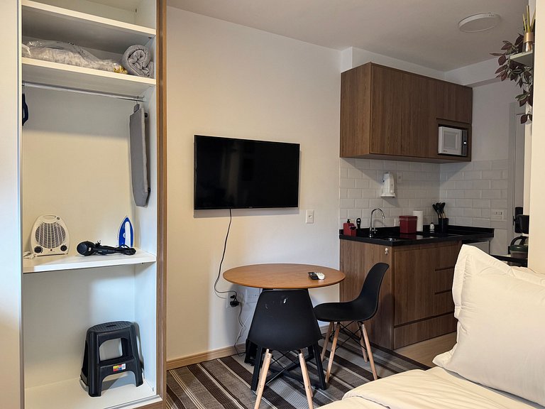 Charming, Brand-New Studio Near the Subway