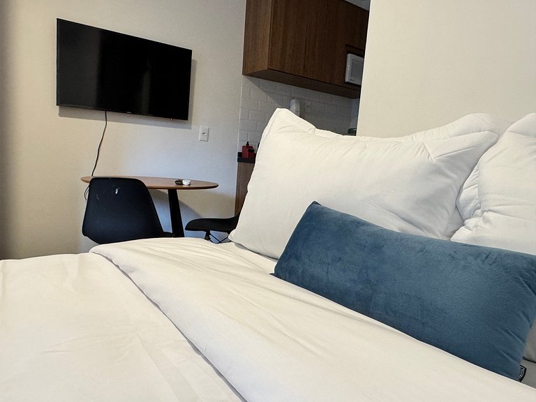 Charming, Brand-New Studio Near the Subway