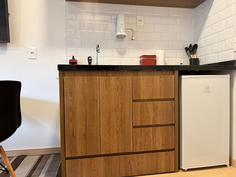 Charming, Brand-New Studio Near the Subway