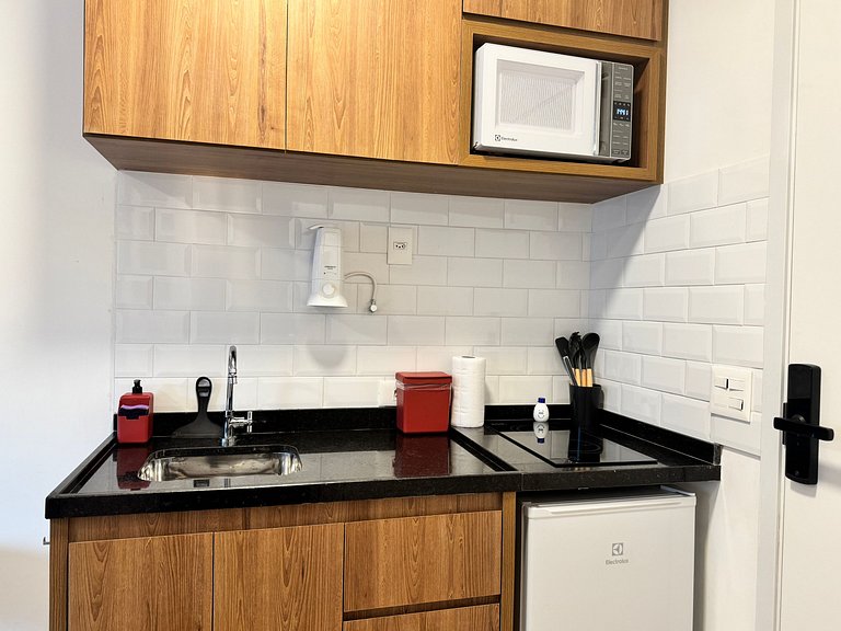 Charming, Brand-New Studio Near the Subway