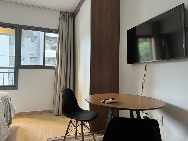 Charming, Brand-New Studio Near the Subway