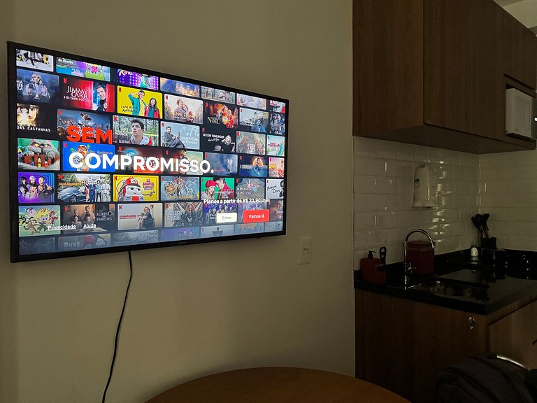 Charming, Brand-New Studio Near the Subway