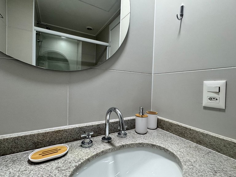 Charming, Brand-New Studio Near the Subway