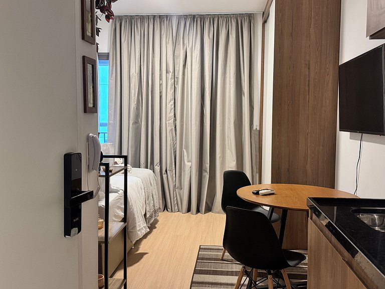 Charming, Brand-New Studio Near the Subway