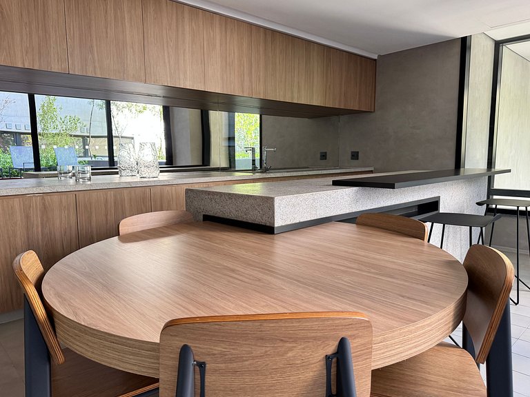 Coração de Pinheiros no Esquina 203 Metrô Fradique