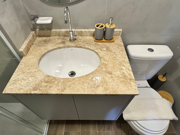 Via Komforto 57, 1-Bed Suite Next to Subway