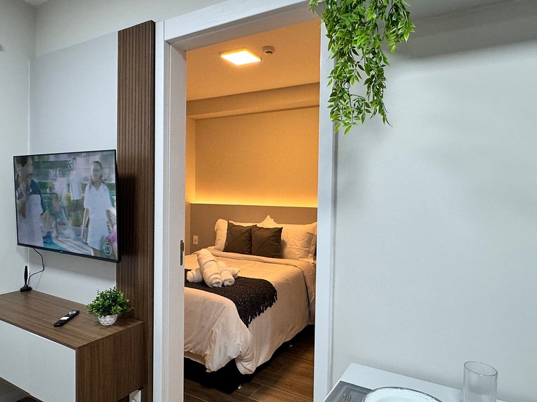 Via Komforto 57, 1-Bed Suite Next to Subway